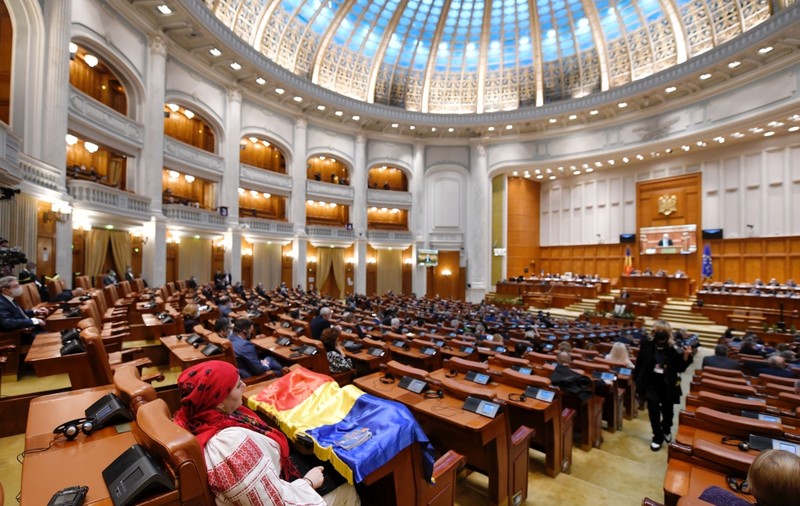 Regulamentul Camerei Deputaților, în curs de modificare după incidentul violent cu Simion. Sancțiunile din proiect