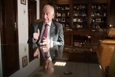 Primarul Gabriel Amat Ayllón