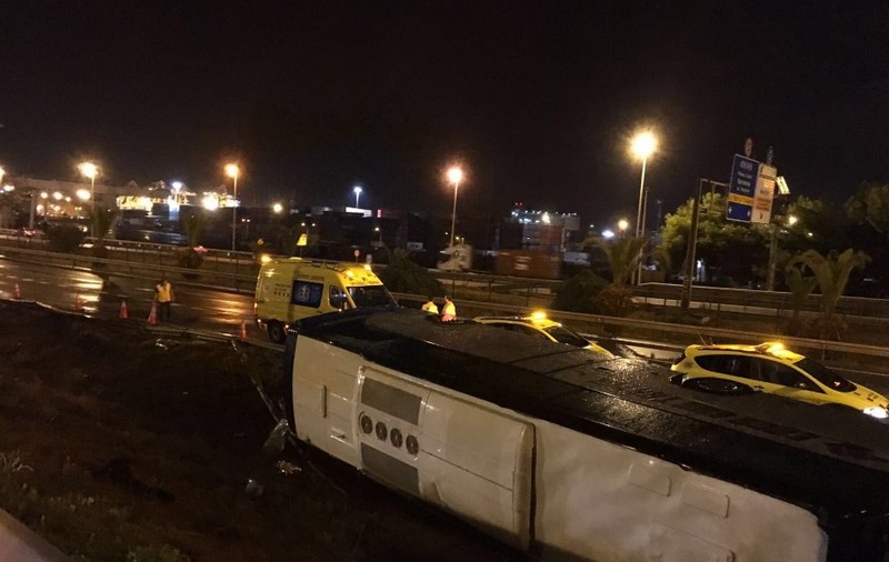 Accident în Barcelona. Un autocar plin cu turiști s-a răsturnat pe o șosea. 24 de persoane au fost rănite