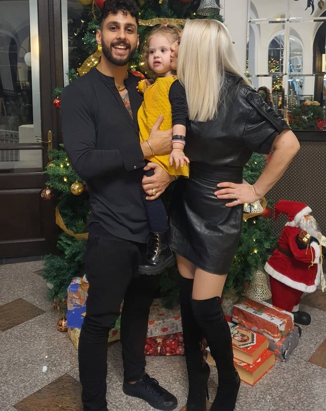 Anunțul făcut de Adina Postelnicu după 10 ani de relație cu Glance. Între cei doi artiști este o diferență de 11 ani