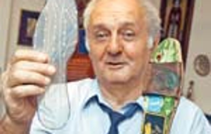 'Pantofii acestia vindeca bolile de ficat'