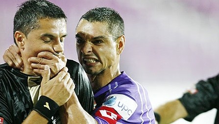 Ionel Ganea l-a strâns de gât pe Mudura. Foto: Gazeta Sporturilor