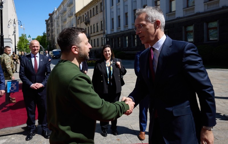 Jens Stoltenberg, vizită-surpriză la Kiev: „Aliații NATO nu au livrat ce am promis în ultimele luni"