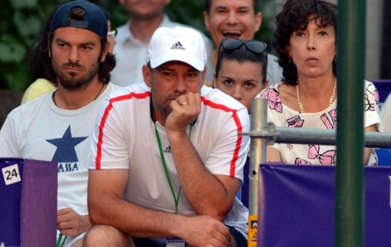 Daniel Dobre a ajuns în Franța, pentru a fi alături de Simona Halep. ”Nu este un om care să stea și să înghită prea mult”