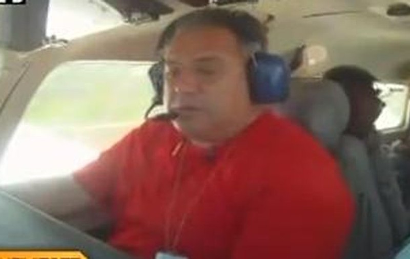 IMAGINI SENZAŢIONALE CU ADRIAN IOVAN ÎN TIMPUL ZBORULUI! Degajat şi sigur pe el, pilotul  era în formă de zile mari | VIDEO DE ARHIVĂ