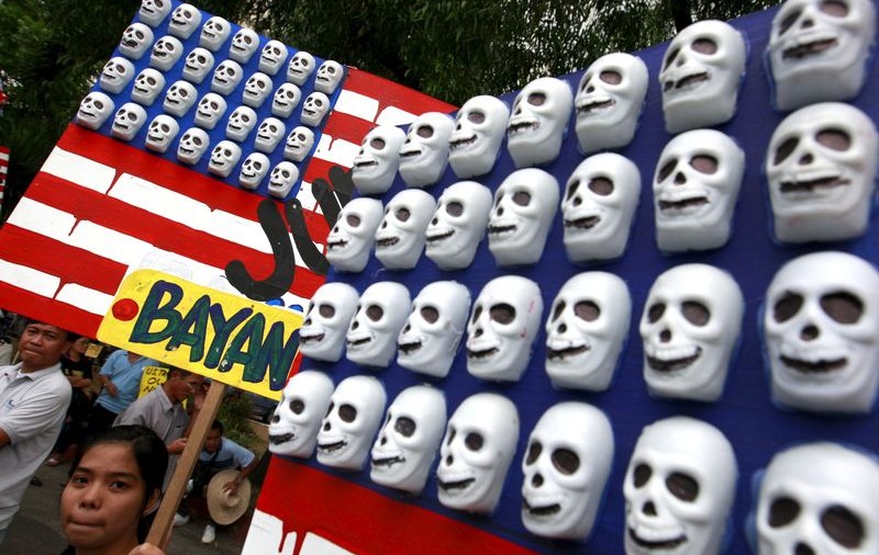 Steag american "decorat" cu capete de mort, la şase ani de la invadarea Irakului
