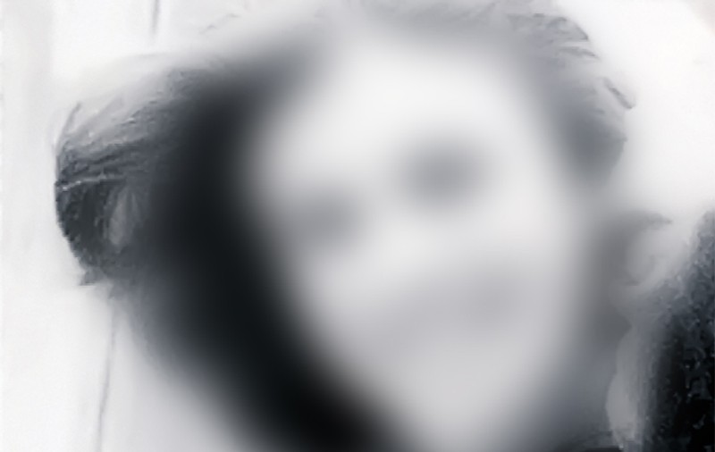 Recunoşti vedeta din fotografie? Era în liceu şi spune că la 16 ani a suferit ca un câine!