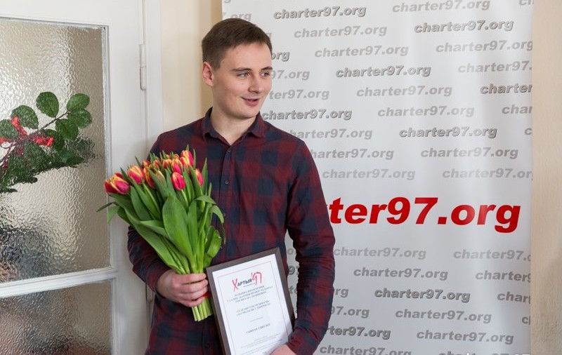 Cine este bloggerul care conduce protestele din Belarus de la 500 de kilometri depărtare