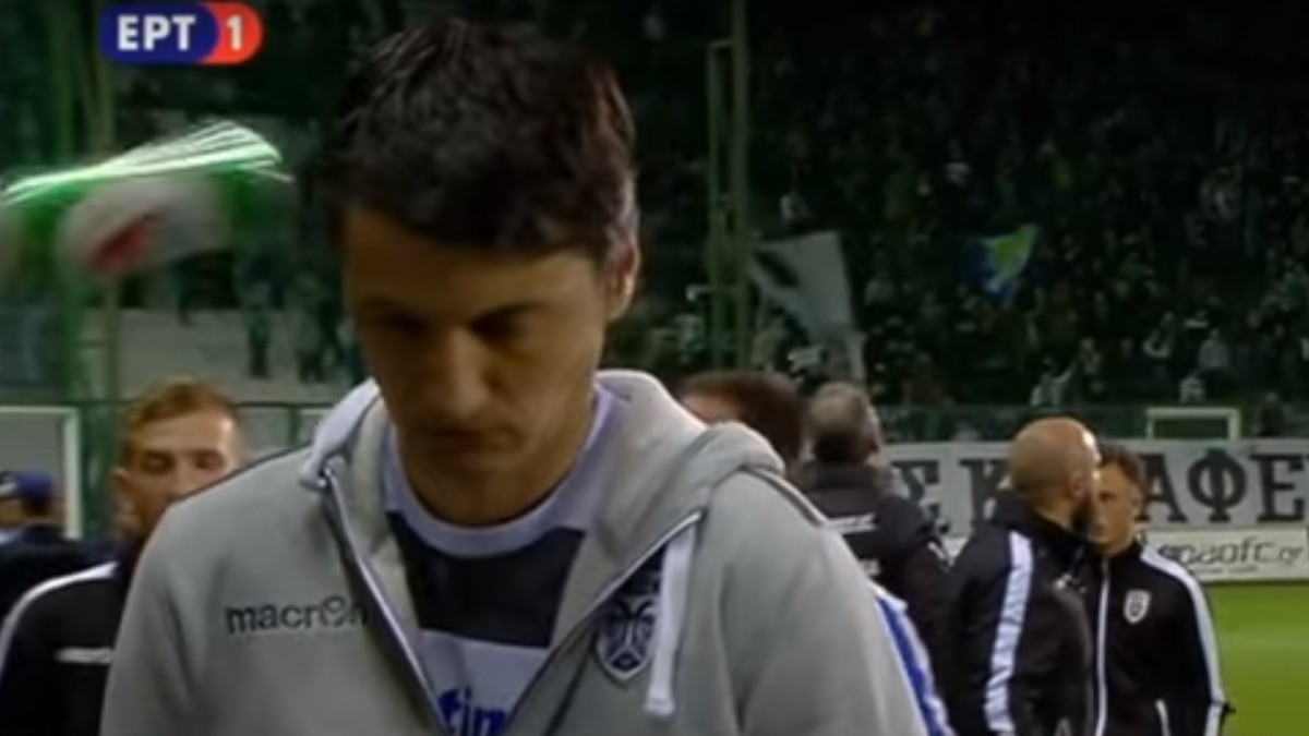Scene halucinante la meciul Panathinaikos - PAOK Salonic. Antrenorul oaspeților a fost rănit