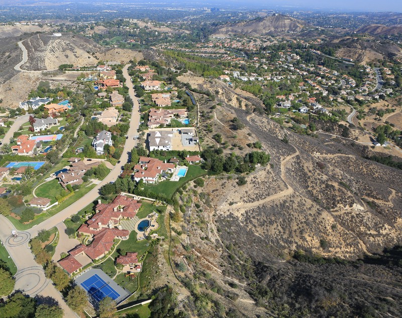 GALERIE FOTO - Cum arată vilele vedetelor care au plătit pompieri privați în timpul incendiilor din California