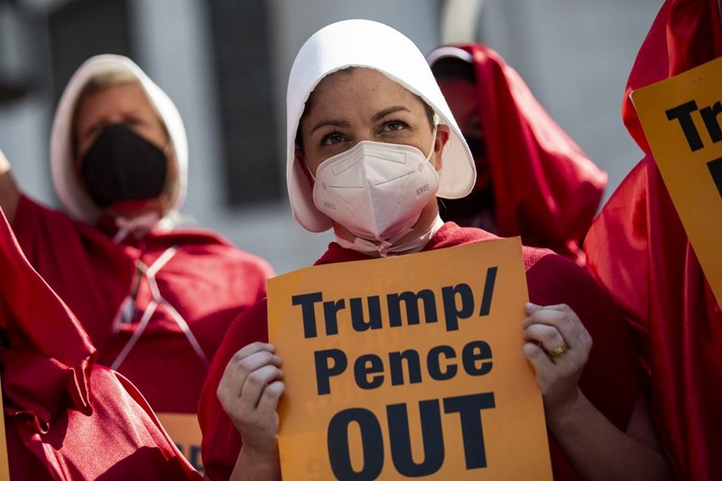 Cele mai multe femei americane contestă politica conservatoare a administrației Trump FOTO: EPA