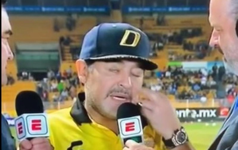 UPDATE S-a calificat în finala pentru promovare! Ce a mai consumat Diego Maradona? ”Ă, ă, ă... ”. Nimeni nu l-a înțeles la interviul de după victorie! / VIDEO