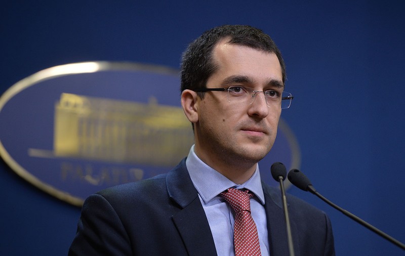 Vlad Voiculescu: “Ministrul Bode minte! Niciodată şoferul SPP nu accelerează peste viteza legală fără acceptul demnitarului”
