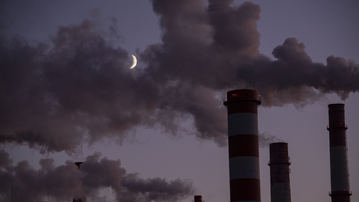 Ungaria vrea să închidă termocentralele pe cărbune în 2025. România nu are planuri oficiale pentru închidere, dar acestea au probleme economice mari. Termocentrală
