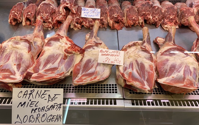 Cât costă un kilogram de carne de miel pentru Paște 2024? „Mielul dobrogean, mai bun de la an la an!”