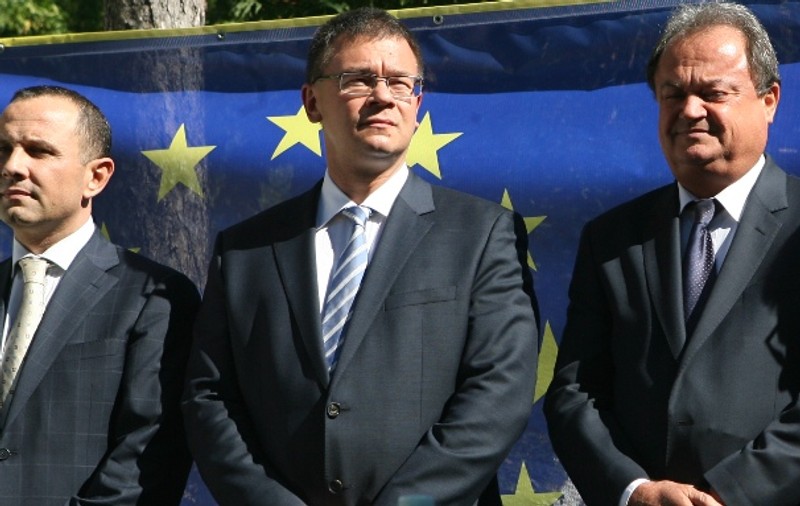 AVEM O NOUĂ ALIANŢĂ POLITICĂ! Blaga, Ungureanu şi Pavelescu au semnat protocolul Alianţei România Dreaptă 