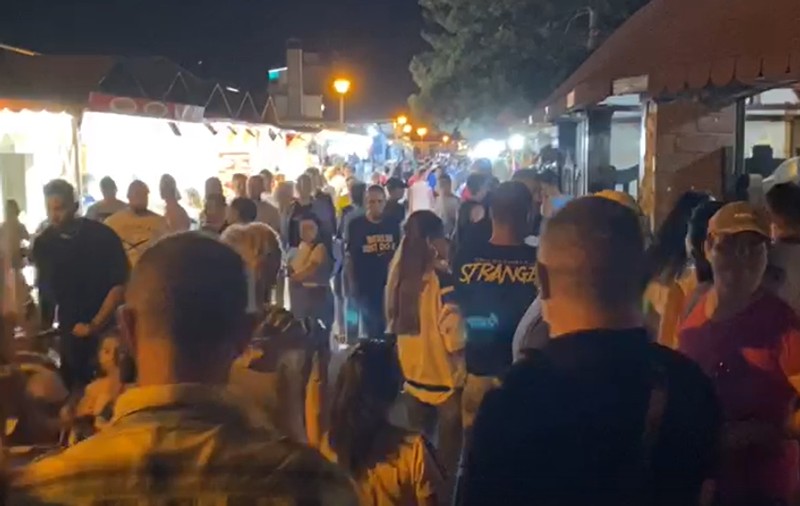 VIDEO |  Amenzi pe bandă rulantă pe Litoral, unde zeci de mii de turişti sfidează regulile. Cum a arătat Satul de Vacanță din Mamaia sâmbătă seară