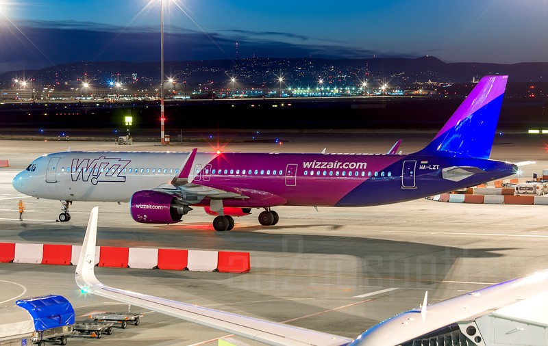 Alertă falsă cu bombă pe aeroportul din Chişinău. Un avion Wizz Air a fost deviat la Iași