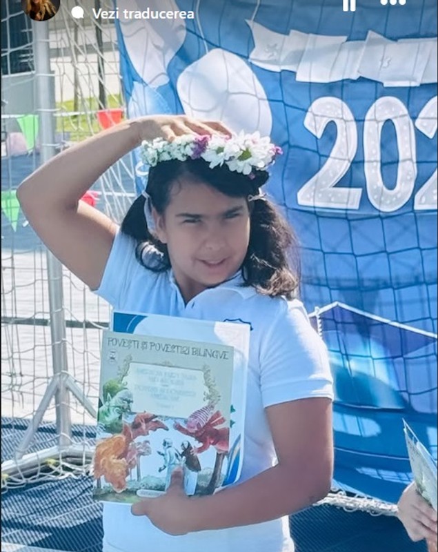 Imagini noi cu Maria, fetița adoptată de Victor Ponta și Daciana Sârbu. Deși au divorțat, cei doi au apărut împreună la școala micuței