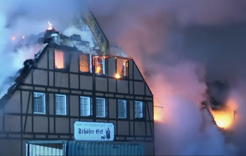 Un hotel transformat în adăpost pentru refugiați ucraineni, incendiat în Germania. 14 persoane au fost salvate din flăcări