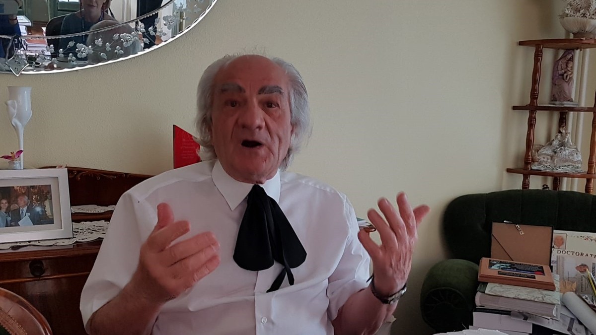 Academician Leon Dănăilă: Sunt cel mai sărac medic din lume. Am trecut prin toate: cerșetor, neurochirurg, academician, acum senator
