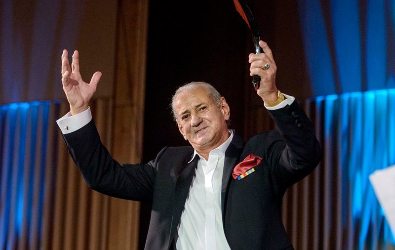 EXCLUSIV / Gheorghe Zamfir a ajuns la spital. Naistul a fost victima unui stupid accident produs pe holul blocului în care locuiește