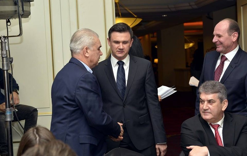 Anghel Iordănescu a venit de mână cu Gabi Oprea, la gala AFAN! ^Plus o prezență feminină fermecătoare i-a făcut ”marcaj” Generalului!