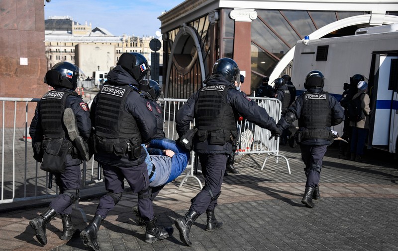 Nouă jurnaliști sunt încarcerați în Rusia „pentru că și-au făcut meseria”. Pedepse de la 6 până la 22 de ani de închisoare