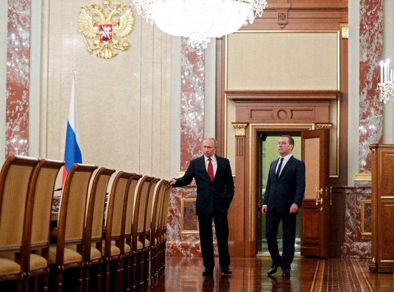 Fostul premier Dmitri Medvedev, un sacrificiu necesar pentru Putin FOTO: EPA