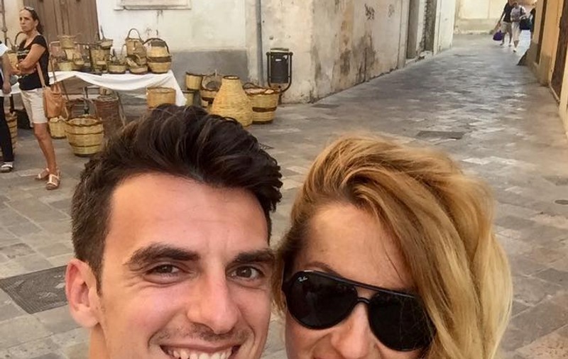 "Vecina" Flavia a încins atmosfera pe plaja din Italia. Cum arată în costum de baie