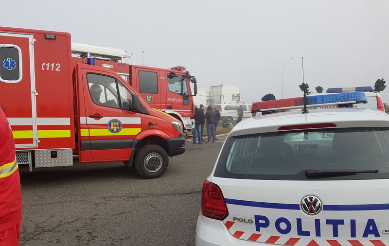 Trei persoane au murit într-un accident de microbuz în Mehedinți