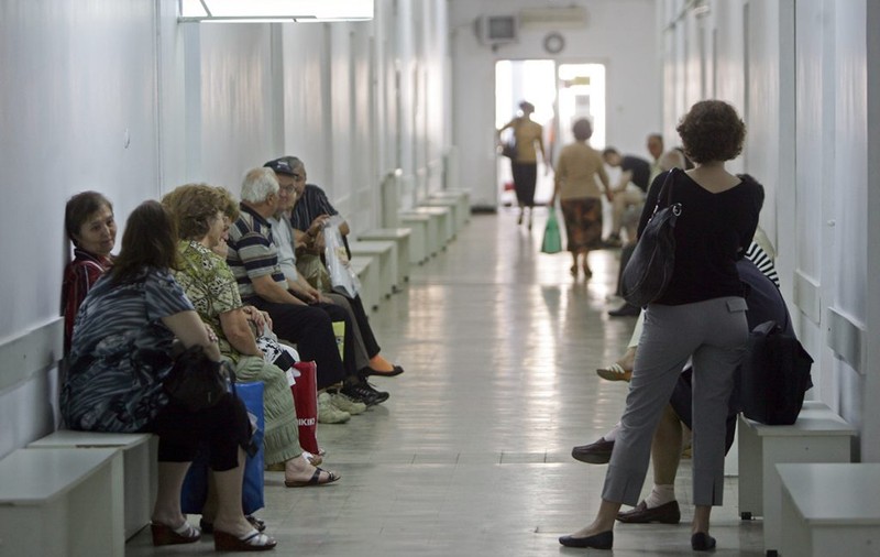 O bătrână din Constanța a murit după ce a fost lăsată să aștepte 16 ore la Urgență, pe un scaun