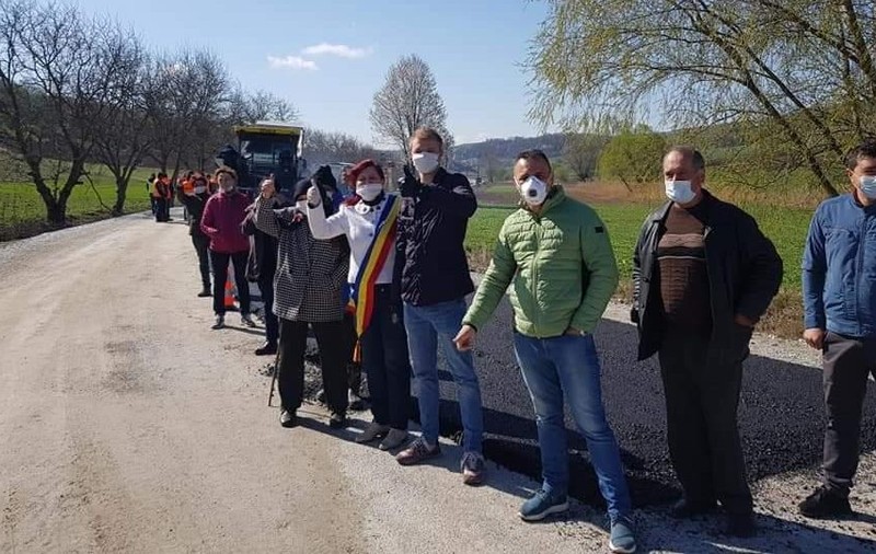 Procurorii au deschis dosar penal pentru șampania dată de primar la Filipeni