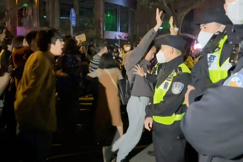 Mulțimi furioase au ieșit în stradă în Shanghai. Foto: Profimedia