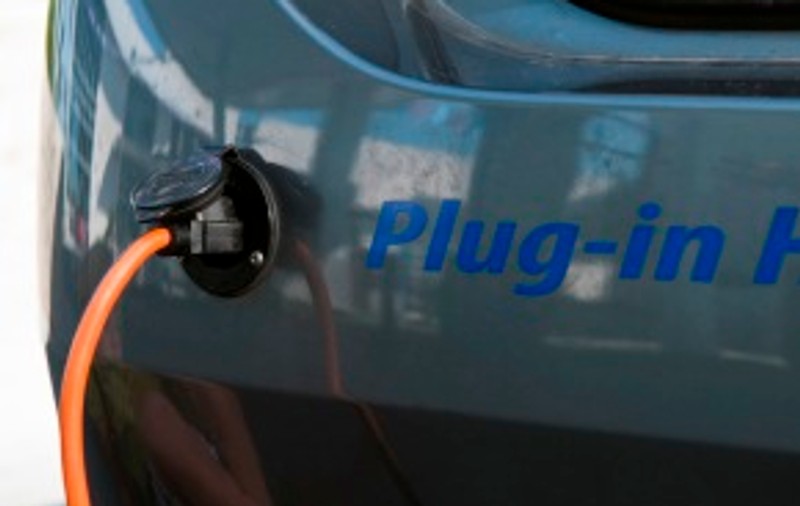 Două noi stații de încărcare gratuită pentru mașini electrice