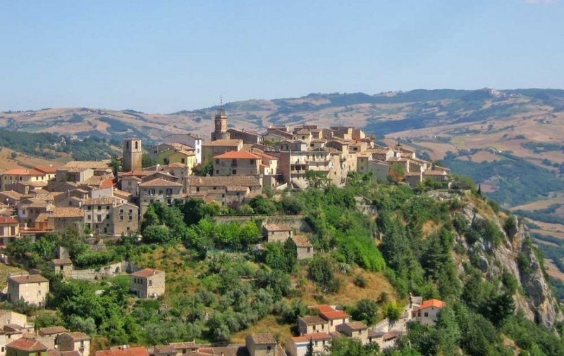 Încă un sat din Italia scoate la vânzare case în valoare de un euro. Ce reguli trebuie să respecte cumpărătorii