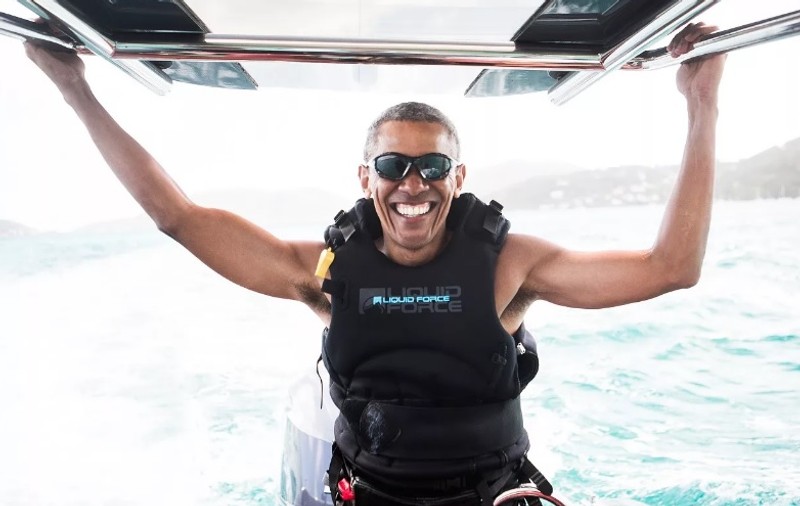 Barack Obama a făcut sporturi extreme în Marea Caraibilor | VIDEO