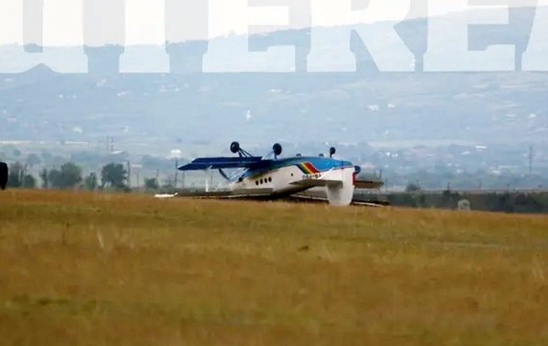 Un avion AN 2 cu doi pasageri s-a răsturnat la aterizare în Buzău. Aeroclubul României: Era fabricat în 1986