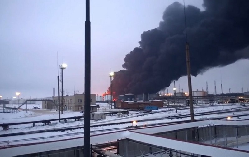 Financial Times: SUA au cerut Ucrainei să oprească atacurile asupra rafinăriilor rusești, ca să nu crească prețul petrolului la nivel mondial