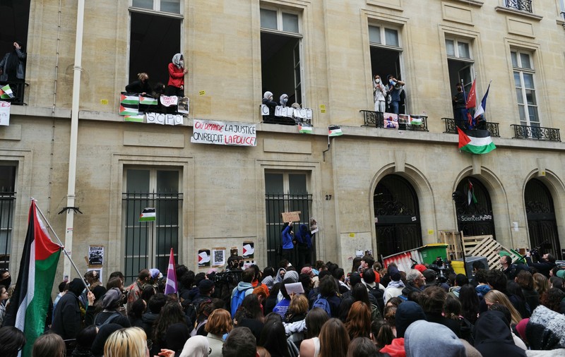 Studenții au blocat Universitatea Sciences Po din Paris, cerând condamnarea ofensivei Israelului: „Nu cedăm până când genocidul din Gaza nu va lua sfârșit” | VIDEO