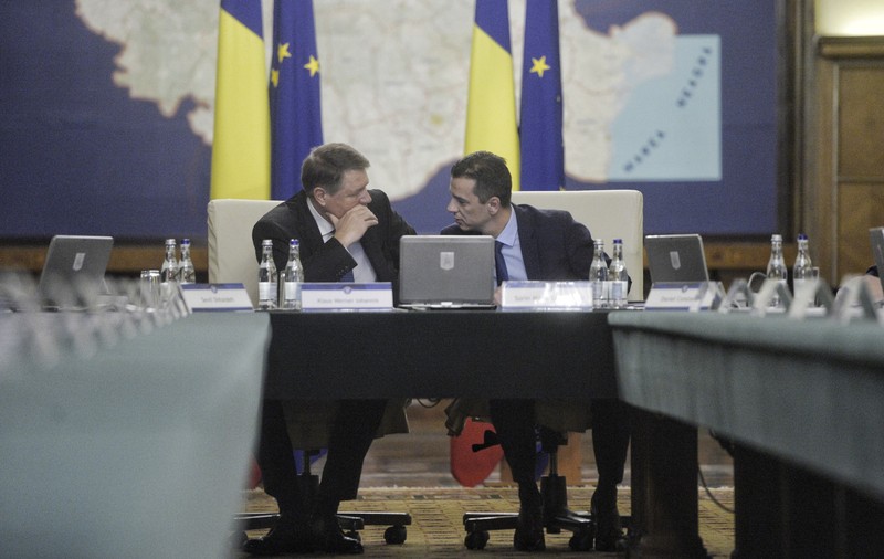 Cine este omul care poate închide site-uri în România în starea de urgență. Iohannis l-a “prins” cu "doi elefanți în încăpere"