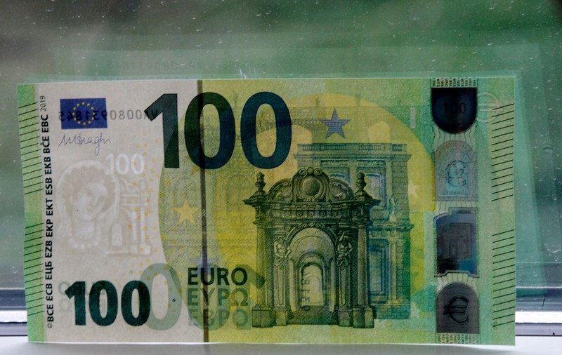 Curs valutar 5 iunie 2019. Leul continuă să se aprecieze în raport cu euro și dolarul