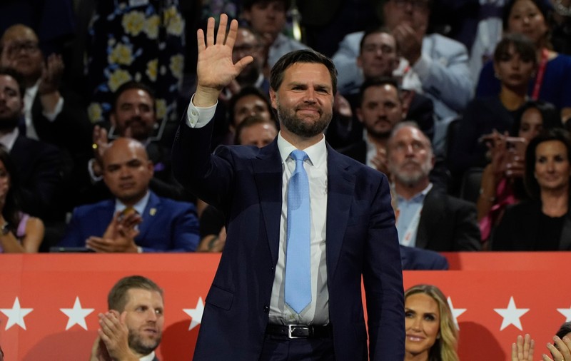 JD Vance nu se ascunde că l-a criticat anterior pe Trump, susţinând că ar putea ajuta alegătorii sceptici. „Am crezut în minciunile mass-media”