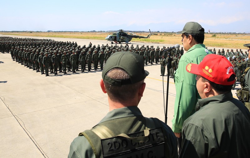 Nicolas Maduro i-a acuzat pe militarii care au dezertat de conspiraţie din Colombia