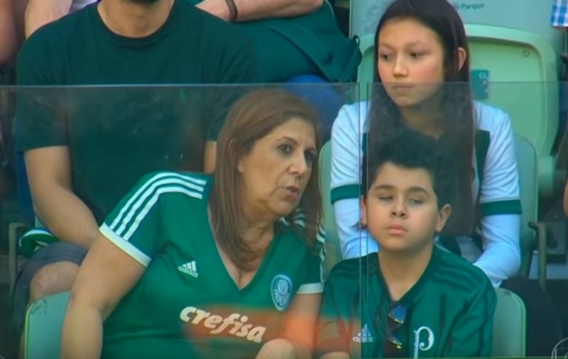 VIDEO | Cum i-a transmis o mamă "microbul" fotbalului fiului ei orb și autist