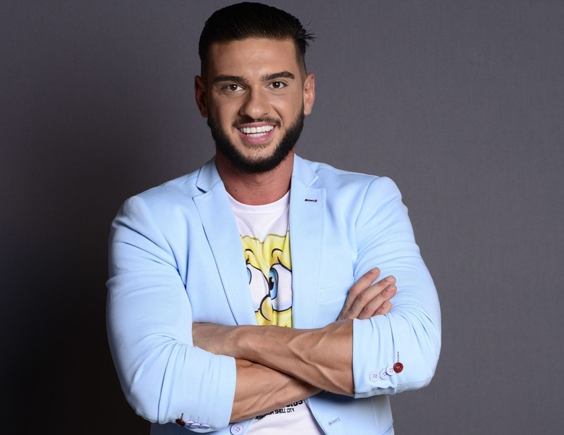 Dorian Popa îi terorizează pe muncitorii care îi fac casa