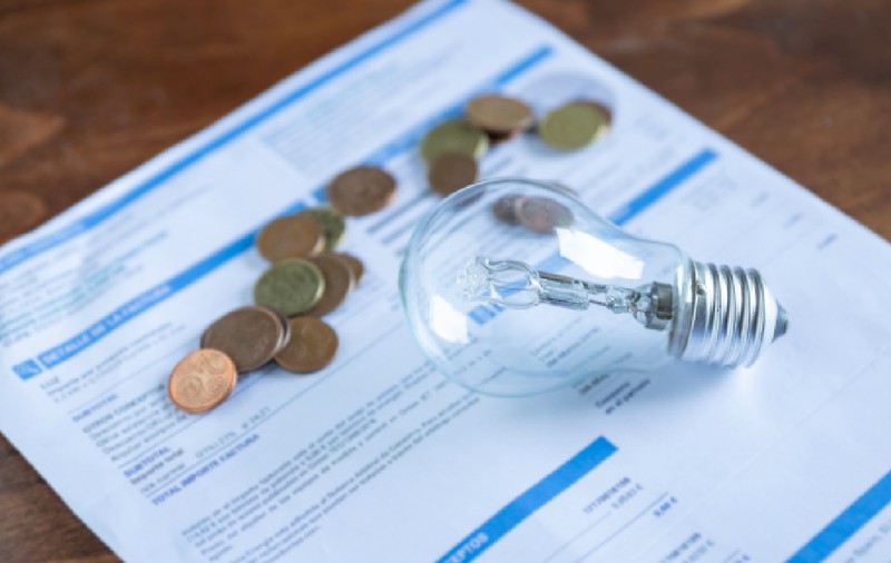 Trei companii din România au scăzut prețul la curent sub 1,30 lei pentru un kilowatt. Ministrul Energiei: „Se va reflecta la facturile viitoare"