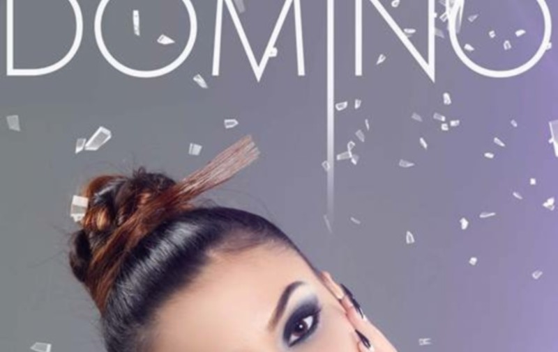 Carmen lansează azi clipul ”Domino”! A fost protagonista unei 'lupte" într-o sală de sport! Uite-o cum dansează şi cu cine se duelează!
