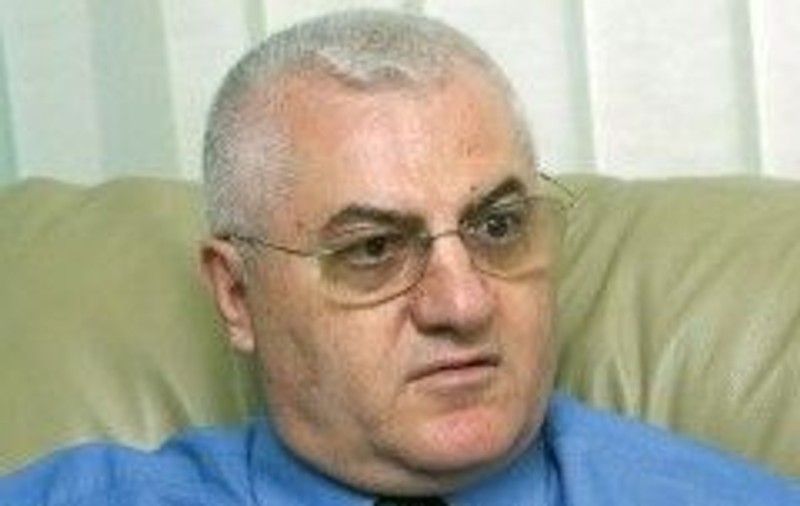 Vezi cum a trecut şoferul Mitică Dragomir de 4 ori pe roşu!
