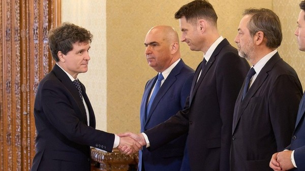 Dan Motreanu (primul din dreapta) este pe lista scurtă de premieri a lui Nicușor Dan înaintea consultărilor de la Cotroceni. Foto: Profimedia